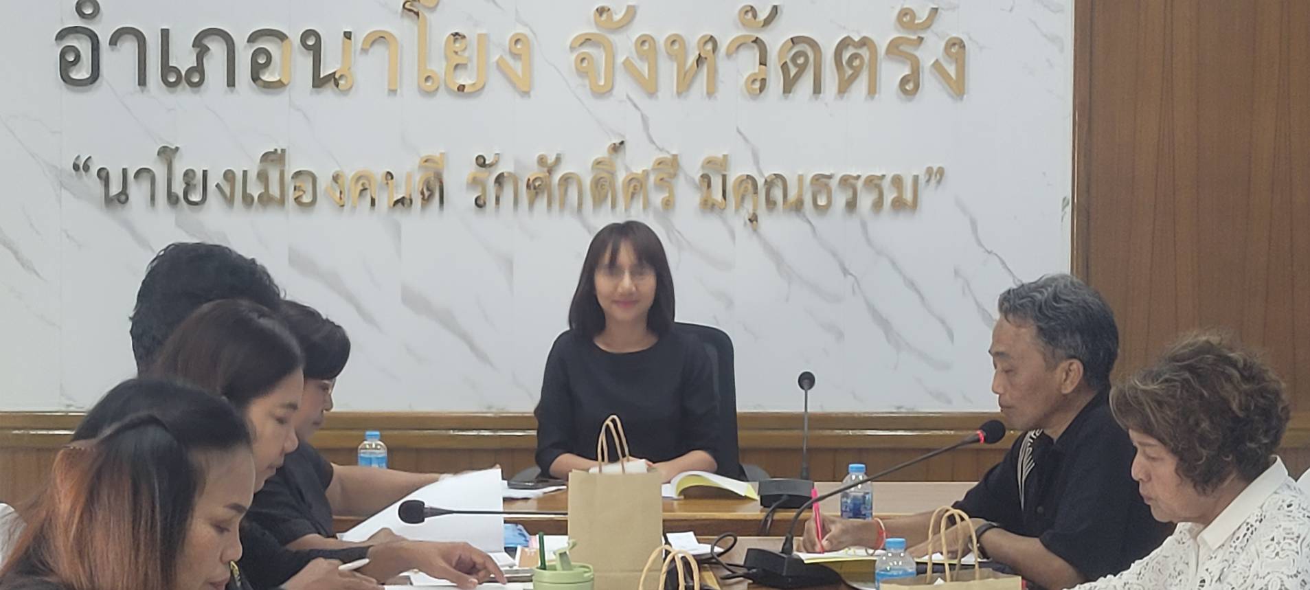 พช.นาโยง จ.ตรัง ประชุมคณะอนุกรรมการกลั่นกรองและติดตามการดำเนินงานกองทุนพัฒนาบทบาทสตรีอำเภอนาโยง
