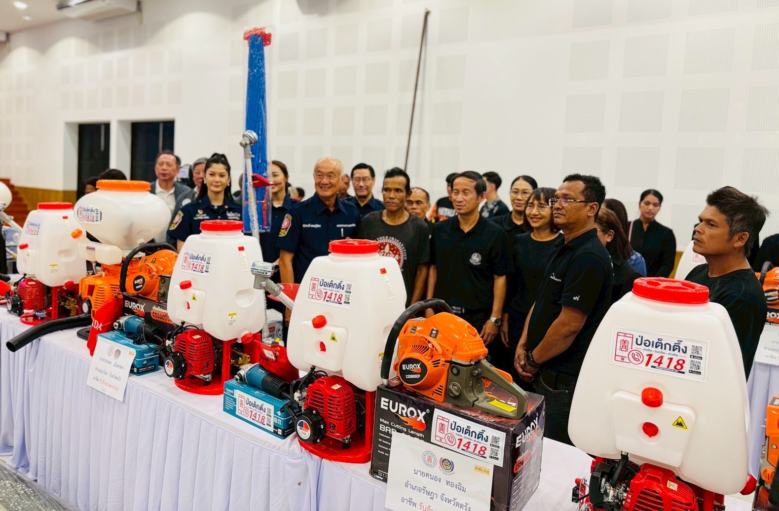 พช.นาโยง จังหวัดตรัง ร่วมพิธีมอบวัสดุอุปกรณ์ประกอบอาชีพแก่ครัวเรือนยากจน “สร้างโอกาส สร้างอาชีพ สู่ชีวิตที่มั่นคง”
