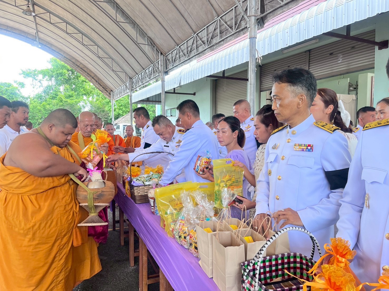 สพอ.นาโยง จ.ตรัง ร่วมพิธีเจริญพระพุทธมนต์และทำบุญตักบาตรถวายพระราชกุศล เนื่องในวันเฉลิมพระชนมพรรษา สมเด็จพระนางเจ้าฯพระบรมราชินี  3 มิถุนายน 2569